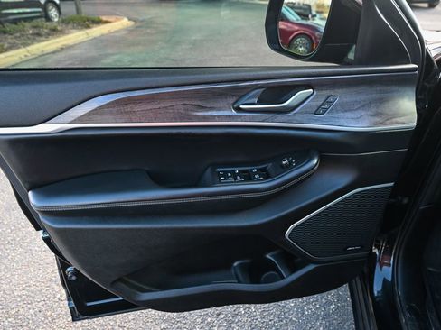 Used 2022 Jeep Grand Cherokee L Limited w/ Luxury Tech Group II image 20