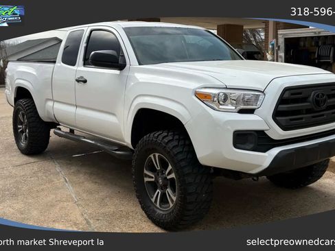 Used 2017 Toyota Tacoma SR image 2