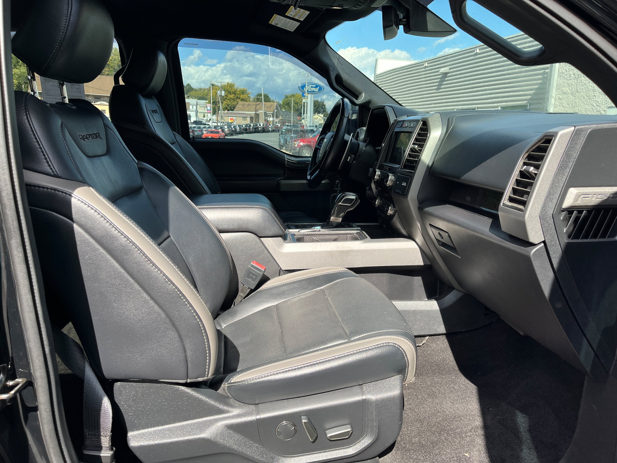 Used 2018 Ford F150 Raptor w/ Equipment Group 802A Luxury AWD/4WD image 6