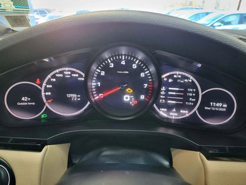 Used 2023 Porsche Cayenne Platinum Edition image 13