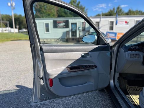 Used 2007 Buick LaCrosse CX image 9