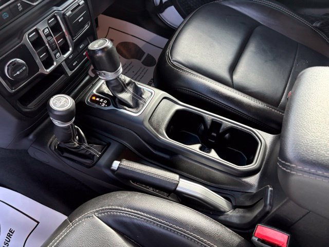 Used 2022 Jeep Wrangler Unlimited Sahara AWD/4WD image 22