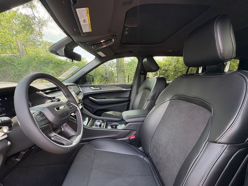 New 2026 Jeep Grand Cherokee L 2WD image 9