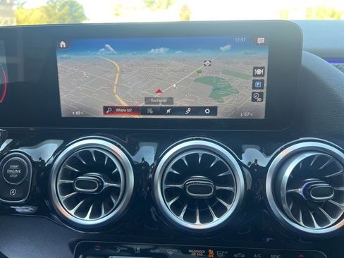 Used 2022 Mercedes-Benz GLA 250 4MATIC image 30