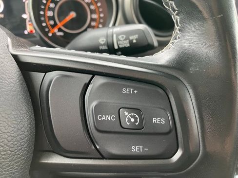 Used 2021 Jeep Gladiator Sport image 7