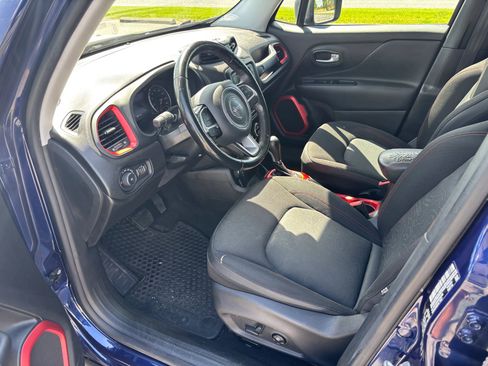Used 2017 Jeep Renegade Trailhawk w/ Popular Equipment Group AWD/4WD image 2