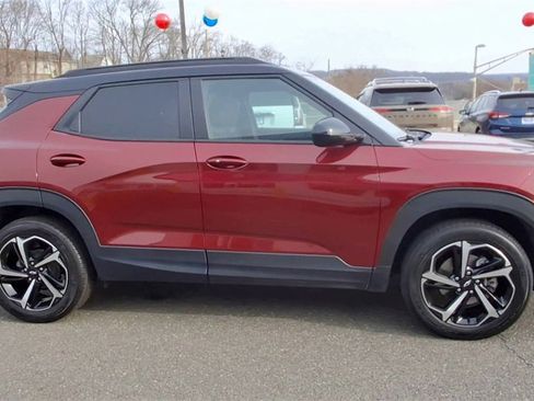 Certified 2023 Chevrolet TrailBlazer RS w/ Sun and Liftgate Package image 9