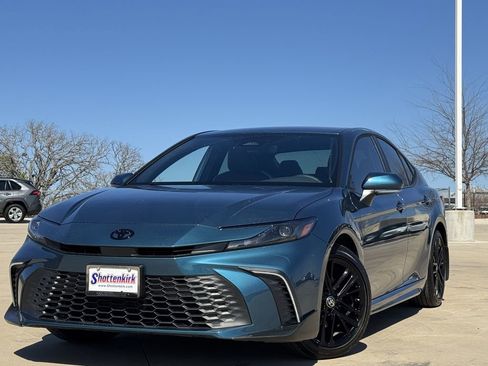 Used 2026 Toyota Camry SE w/ Convenience Package FWD image 2