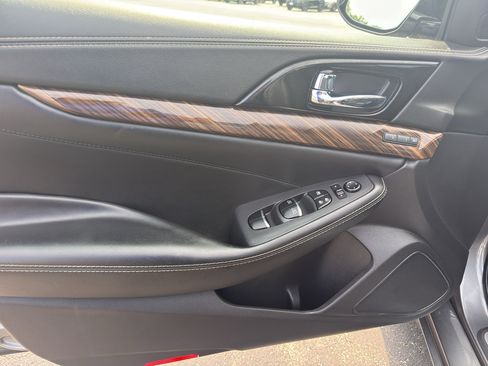 Used 2017 Nissan Maxima Platinum FWD image 13