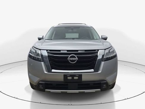 Used 2022 Nissan Pathfinder Platinum w/ Cargo Package FWD image 12