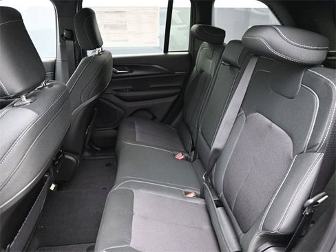 New 2025 Jeep Grand Cherokee Laredo image 17