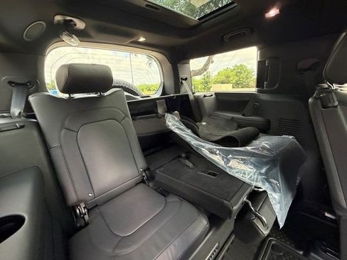 New 2026 Land Rover Defender 130 X-Dynamic SE AWD/4WD image 17