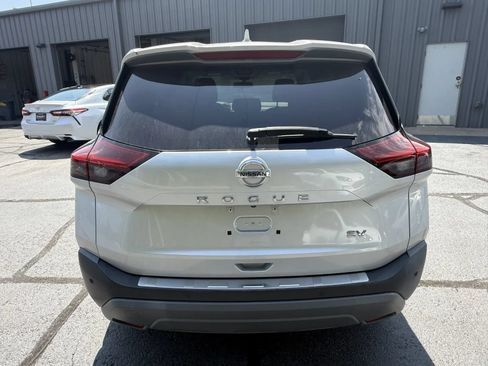 Used 2021 Nissan Rogue SV FWD image 3