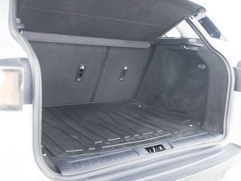 Used 2017 Land Rover Range Rover Evoque SE image 38