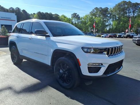 Used 2022 Jeep Grand Cherokee Limited w/ Luxury Tech Group II AWD/4WD image 1