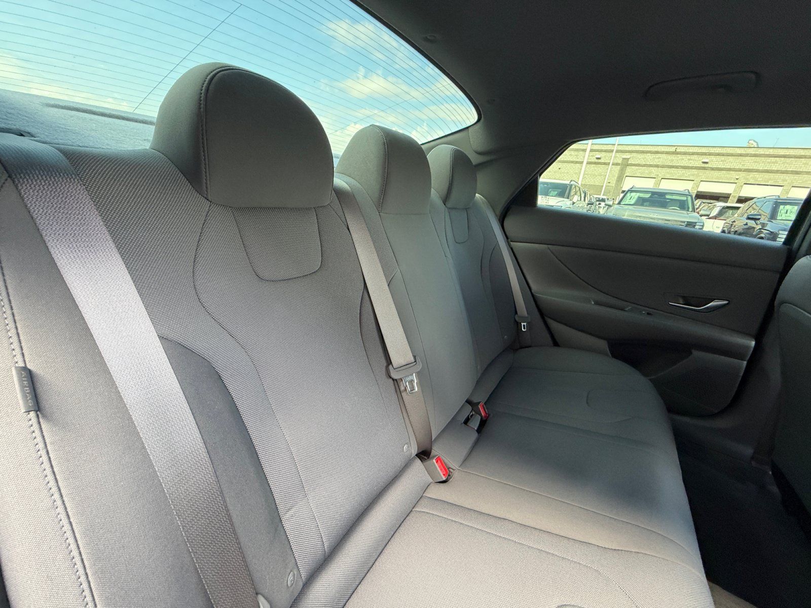 Certified 2025 Hyundai Elantra SE FWD image 18