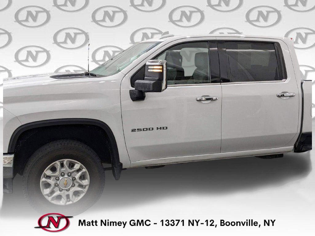 Used 2022 Chevrolet Silverado 2500 LTZ AWD/4WD image 2