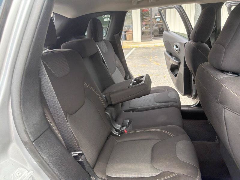 Used 2016 Jeep Cherokee Latitude w/ Safety/Convenience Group AWD/4WD image 18