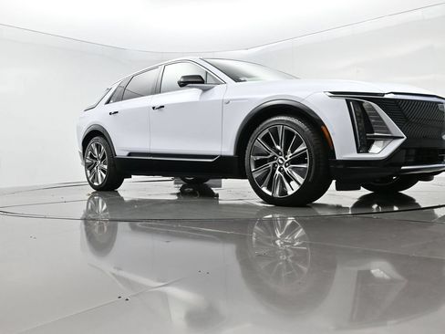 Used 2026 Cadillac Lyriq Signature Luxury w/ Nappa Leather Package AWD/4WD image 45