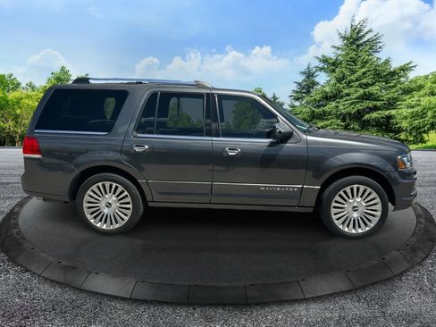 Used 2016 Lincoln Navigator Select image 5