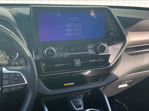 Used 2023 Toyota Highlander XLE image 7