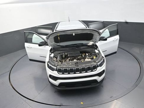 Used 2024 Jeep Compass Latitude AWD/4WD image 39
