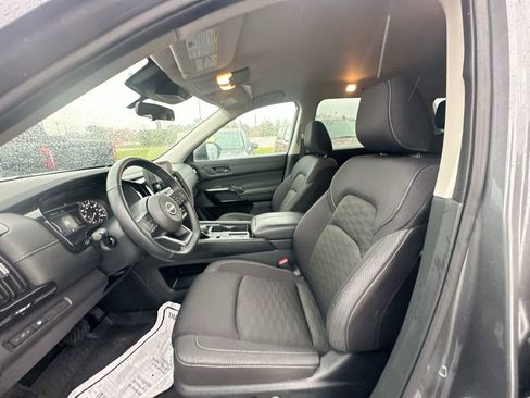 Used 2024 Nissan Pathfinder SV image 39