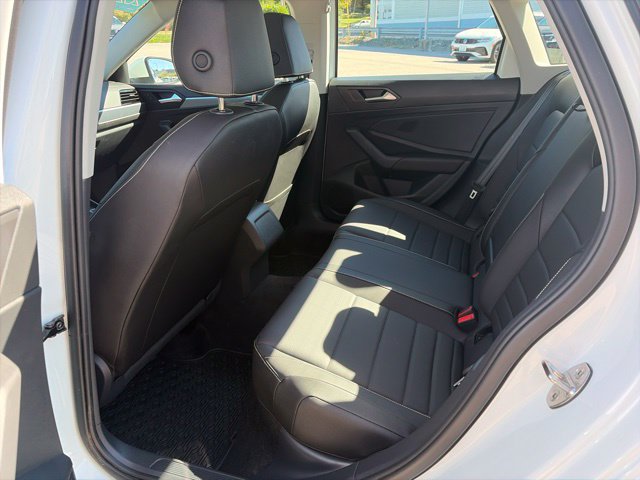 Certified 2023 Volkswagen Jetta SE w/ Panoramic Sunroof Package FWD image 16