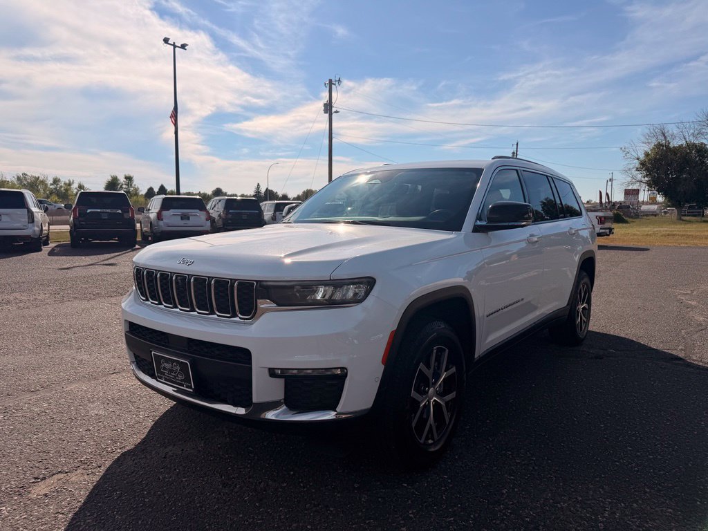 Used 2023 Jeep Grand Cherokee L Limited w/ Luxury Tech Group II AWD/4WD image 11