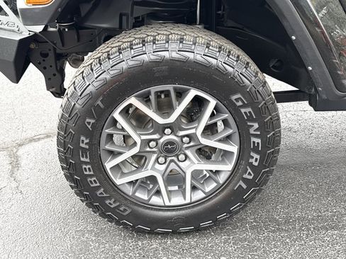 Used 2024 Jeep Wrangler Unlimited Sahara AWD/4WD image 14
