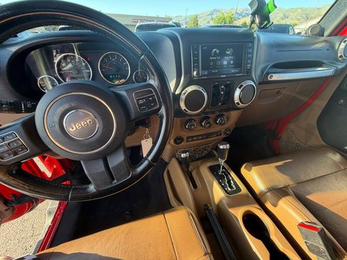 Used 2012 Jeep Wrangler Unlimited Sahara w/ Connectivity Group AWD/4WD image 12