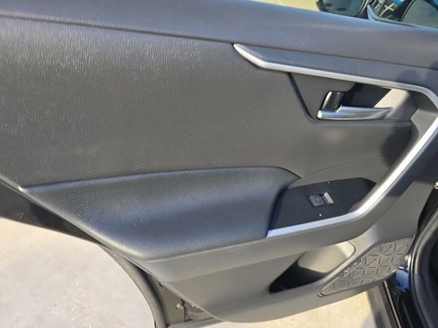 Used 2023 Toyota RAV4 XLE Premium image 11