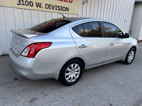 Used 2013 Nissan Versa SV image 3