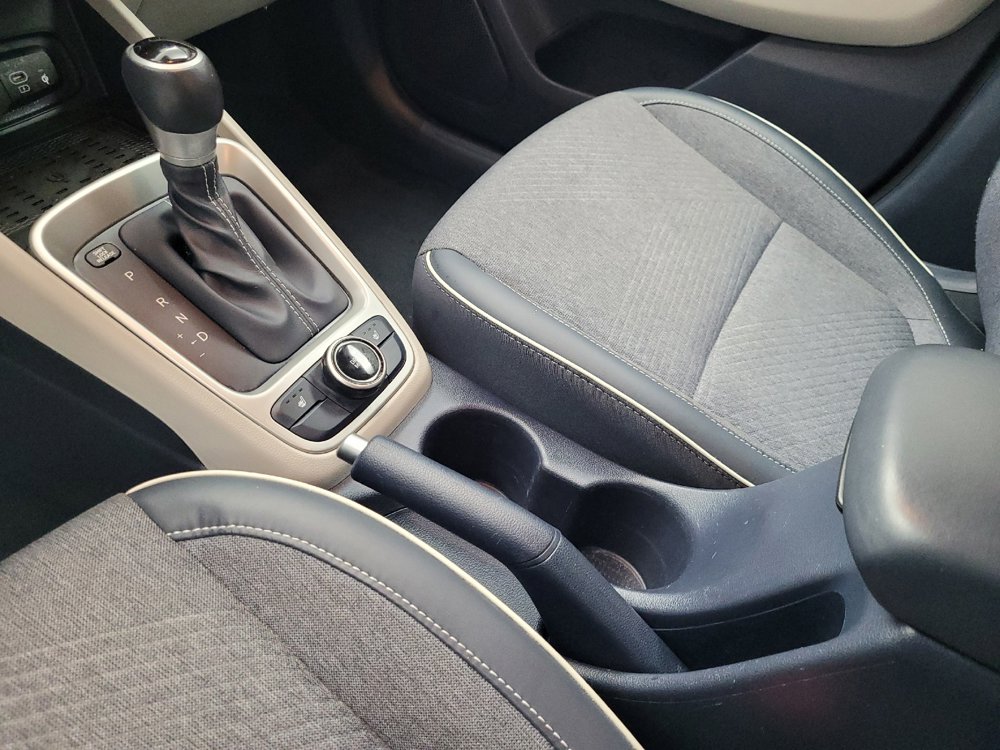 Used 2025 Hyundai Venue Limited FWD image 26