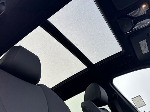 Used 2022 BMW X5 xDrive45e w/ Climate Comfort Package image 18