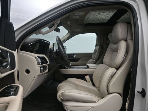 Used 2019 Lincoln Navigator Reserve AWD/4WD image 22