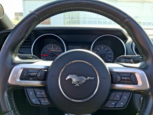 Used 2019 Ford Mustang Convertible RWD image 8