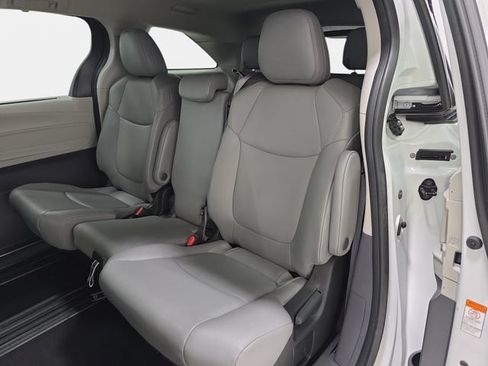 Certified 2023 Toyota Sienna XLE FWD image 11