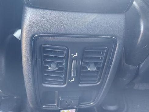 Used 2017 Jeep Grand Cherokee Altitude RWD image 21