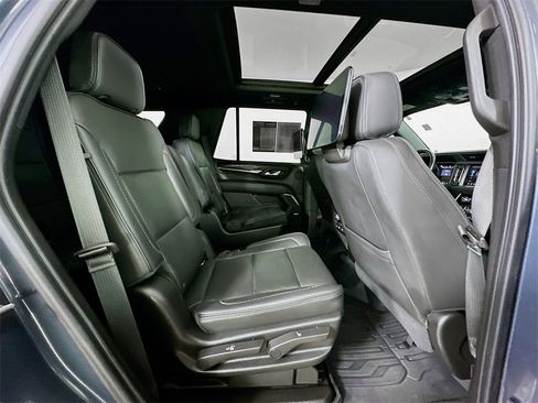 Used 2021 GMC Yukon Denali w/ Denali Premium Package image 11
