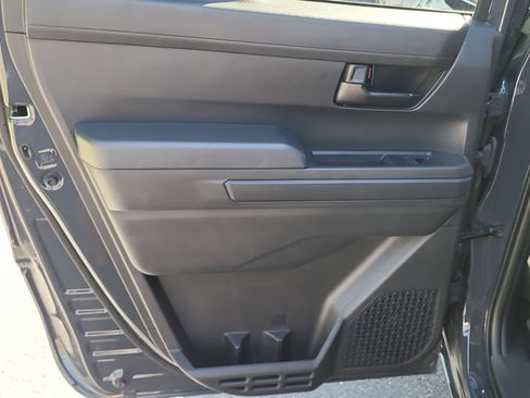 Certified 2024 Toyota Tacoma SR5 AWD/4WD image 12