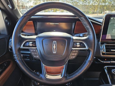 Used 2019 Lincoln Navigator Reserve image 24