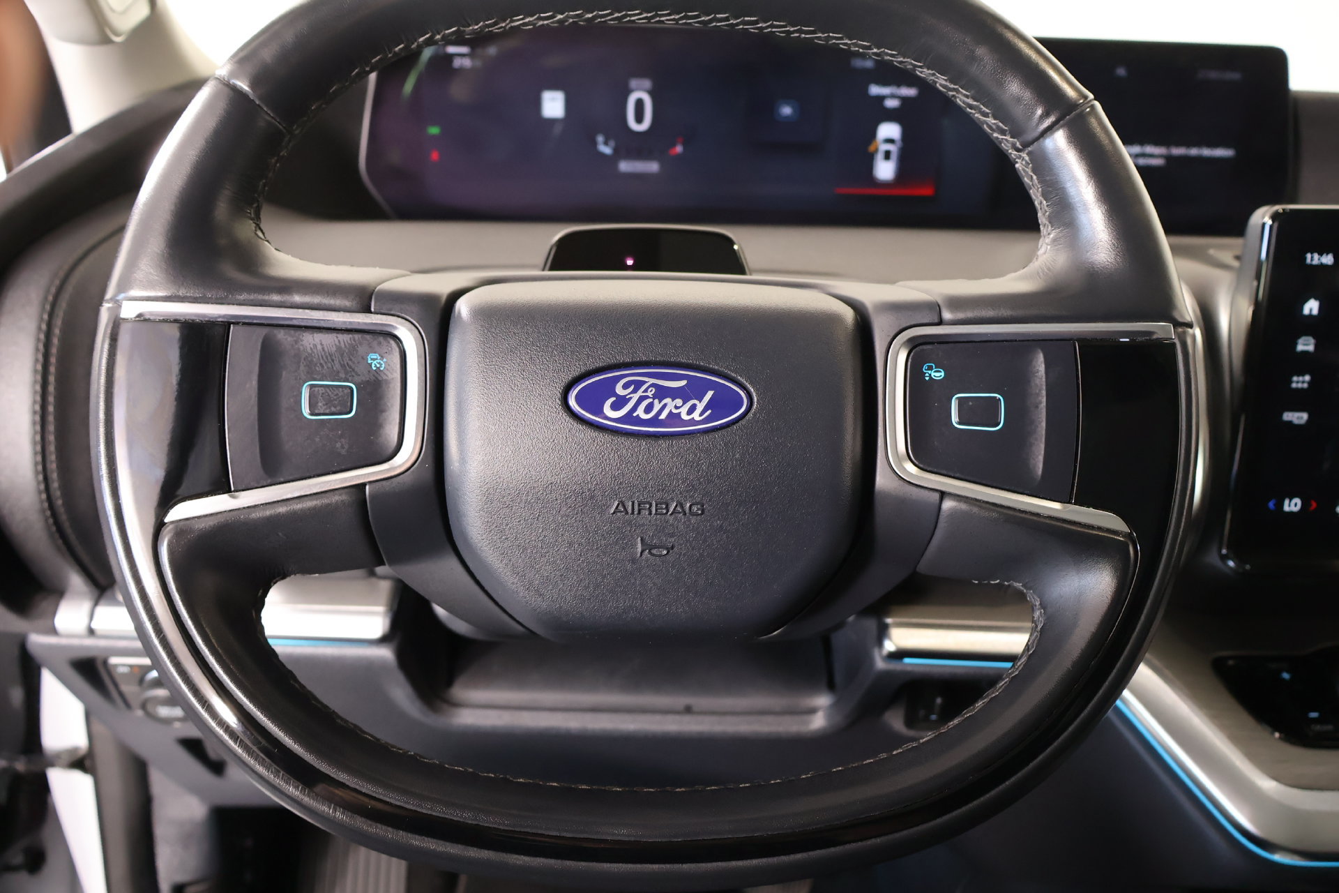 Used 2025 Ford Expedition Platinum AWD/4WD image 3