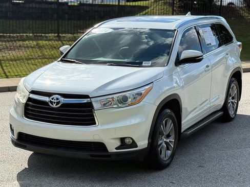 Used 2014 Toyota Highlander XLE AWD/4WD image 9