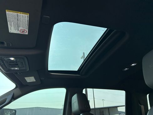 Used 2022 GMC Sierra 3500 Denali w/ Denali Ultimate Package image 6