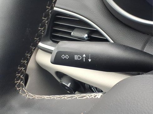 Used 2024 Chrysler Pacifica Touring-L image 28