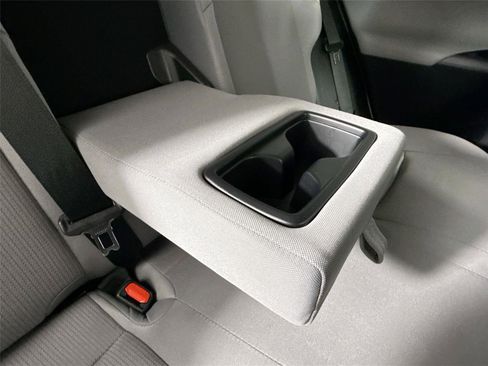 Certified 2022 Toyota Venza XLE image 37