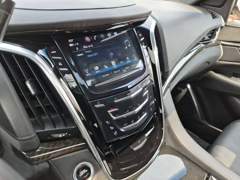 Used 2018 Cadillac Escalade Platinum AWD/4WD image 29