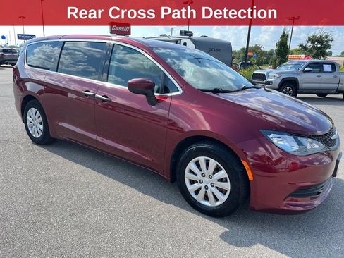 Used 2018 Chrysler Pacifica L FWD image 8