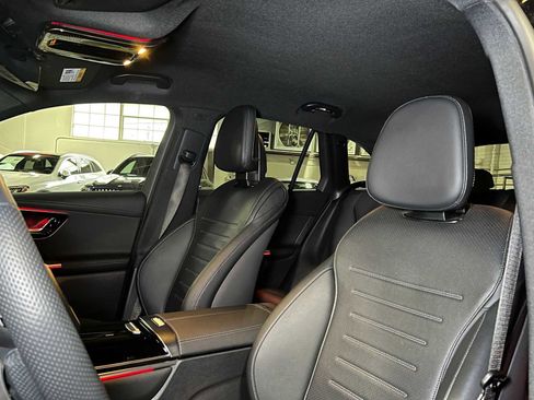 Used 2025 Mercedes-Benz GLC 300 4MATIC image 23